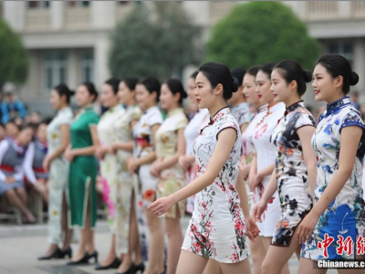 準(zhǔn)空姐秀身材上演視覺盛宴
