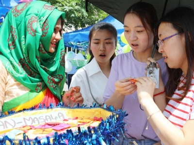 第四屆國際文化節(jié)在鄭州大學(xué)舉行
