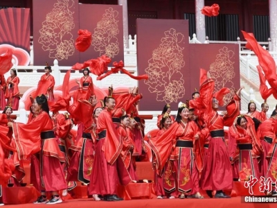 蘭州新區(qū)70對新人舉行漢唐集體婚禮