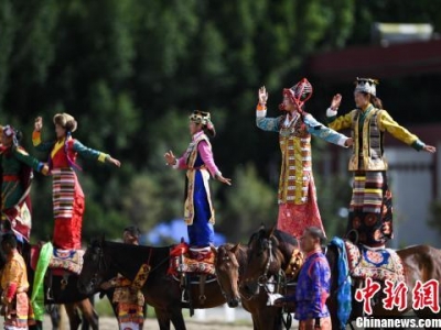 西藏民族傳統(tǒng)馬術表演慶雪頓
