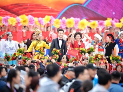 少數(shù)民族運動會大聯(lián)歡在鄭州炎黃廣場嗨翻天!